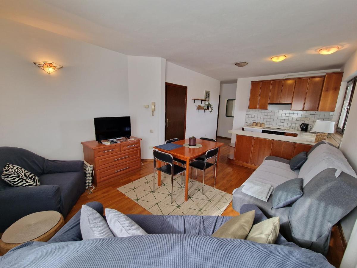 Apartments Katarina - New Renovated روفينج المظهر الخارجي الصورة
