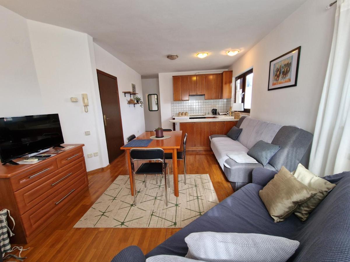 Apartments Katarina - New Renovated روفينج المظهر الخارجي الصورة