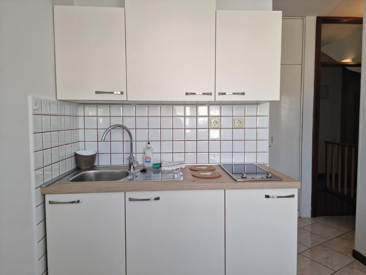 Apartments Katarina - New Renovated روفينج المظهر الخارجي الصورة