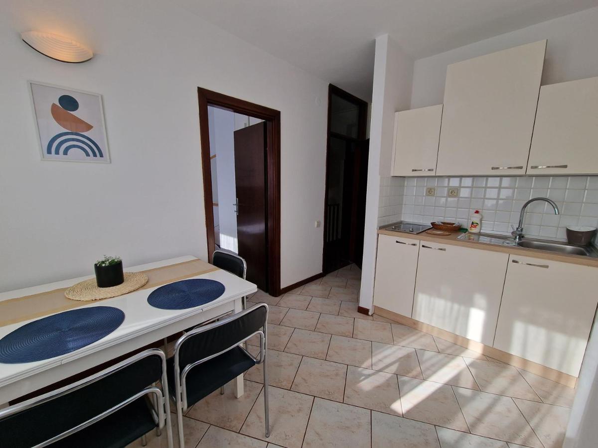Apartments Katarina - New Renovated روفينج المظهر الخارجي الصورة