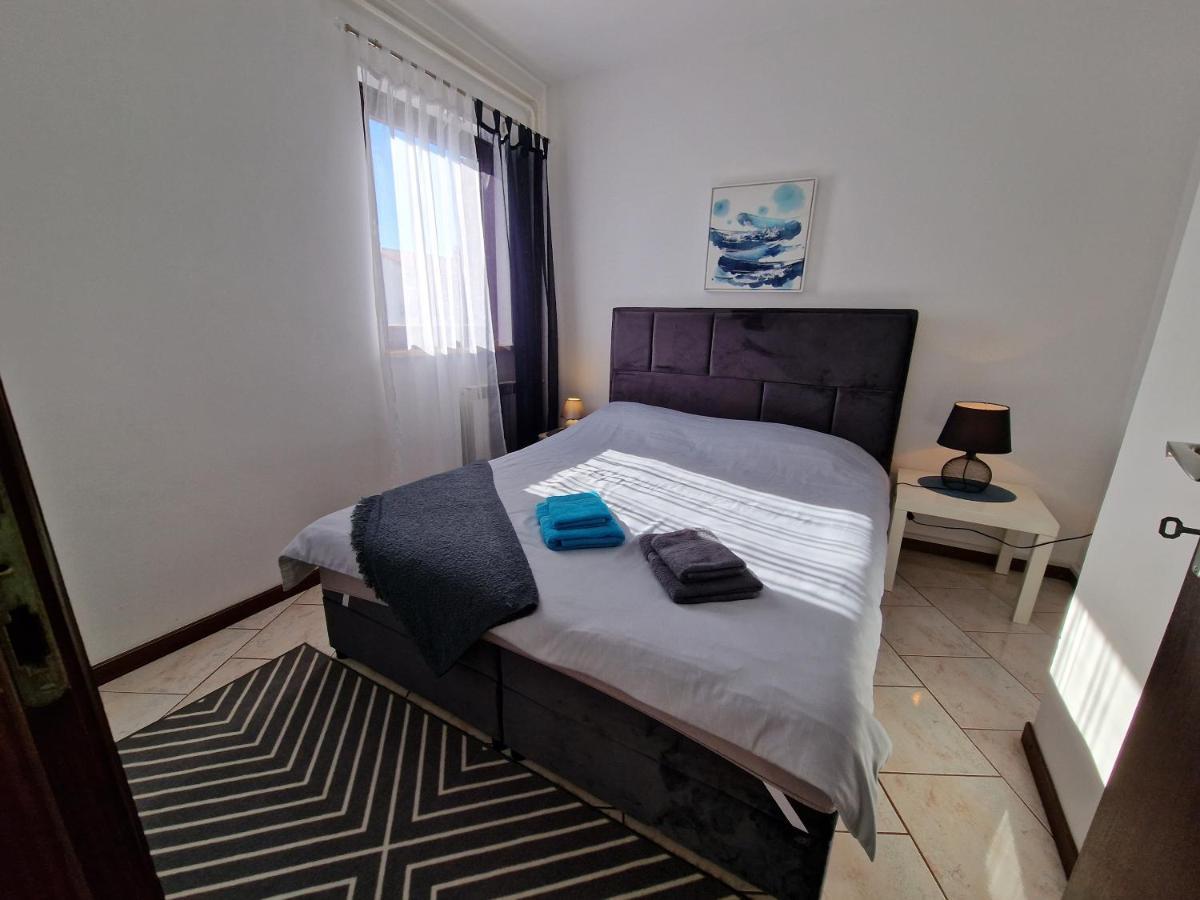 Apartments Katarina - New Renovated روفينج المظهر الخارجي الصورة