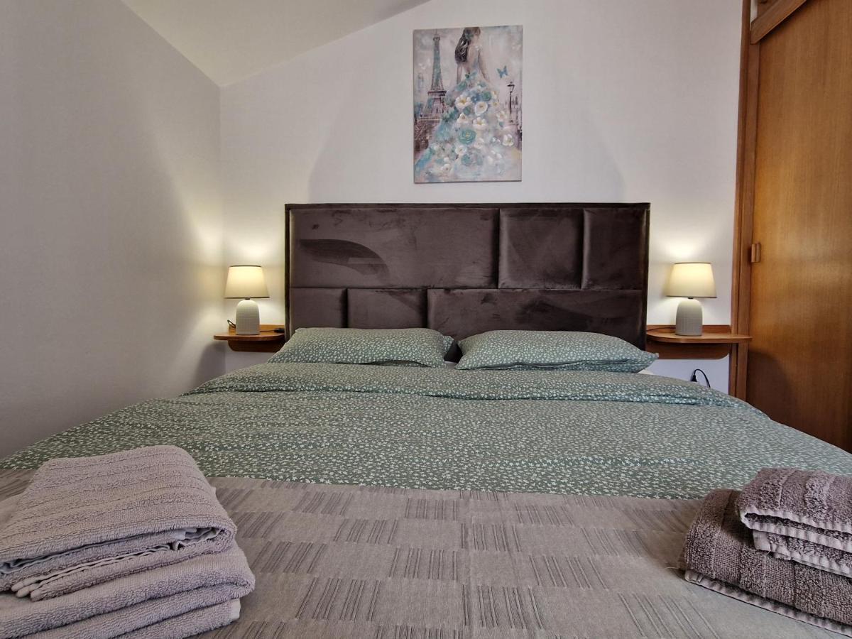 Apartments Katarina - New Renovated روفينج المظهر الخارجي الصورة